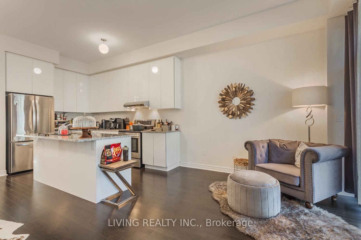 Photo 32 of 38 Laskin Drive, Vaughan, Patterson — HOMEH