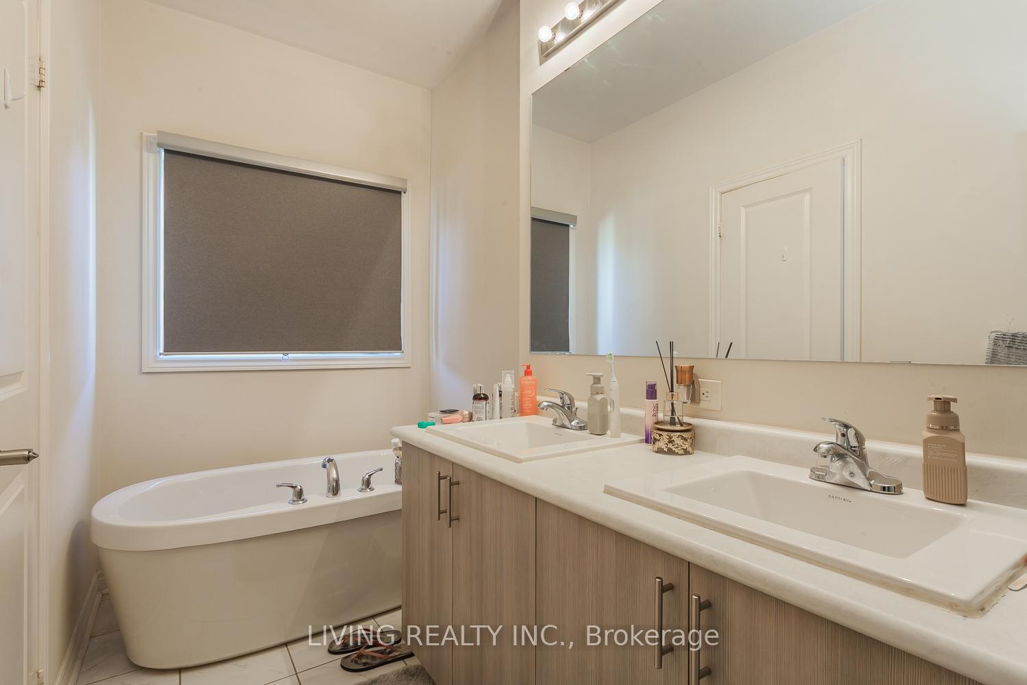 Photo 35 of 38 Laskin Drive, Vaughan, Patterson — HOMEH