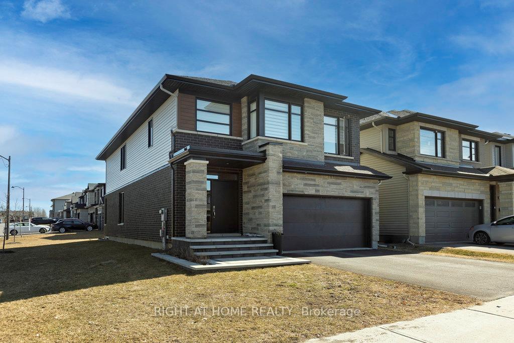Photo 3 of 4511 Kelly Farm Drive, Ottawa, Blossom Park/Kemp Park/Findlay Creek — HOMEH