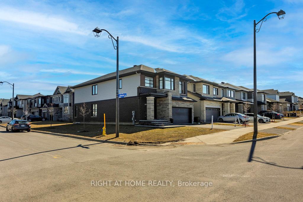 Photo 2 of 4511 Kelly Farm Drive, Ottawa, Blossom Park/Kemp Park/Findlay Creek — HOMEH