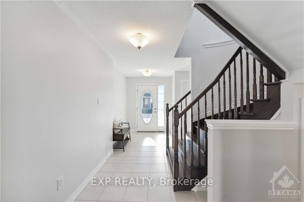 Photo 2 of 777 Logperch Circle, Ottawa, Barrhaven - Half Moon Bay — HOMEH