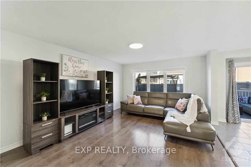 Photo 3 of 777 Logperch Circle, Ottawa, Barrhaven - Half Moon Bay — HOMEH