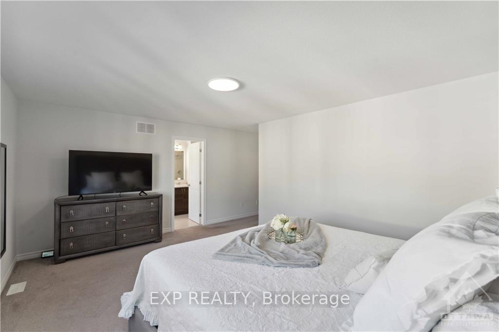 Photo 9 of 777 Logperch Circle, Ottawa, Barrhaven - Half Moon Bay — HOMEH