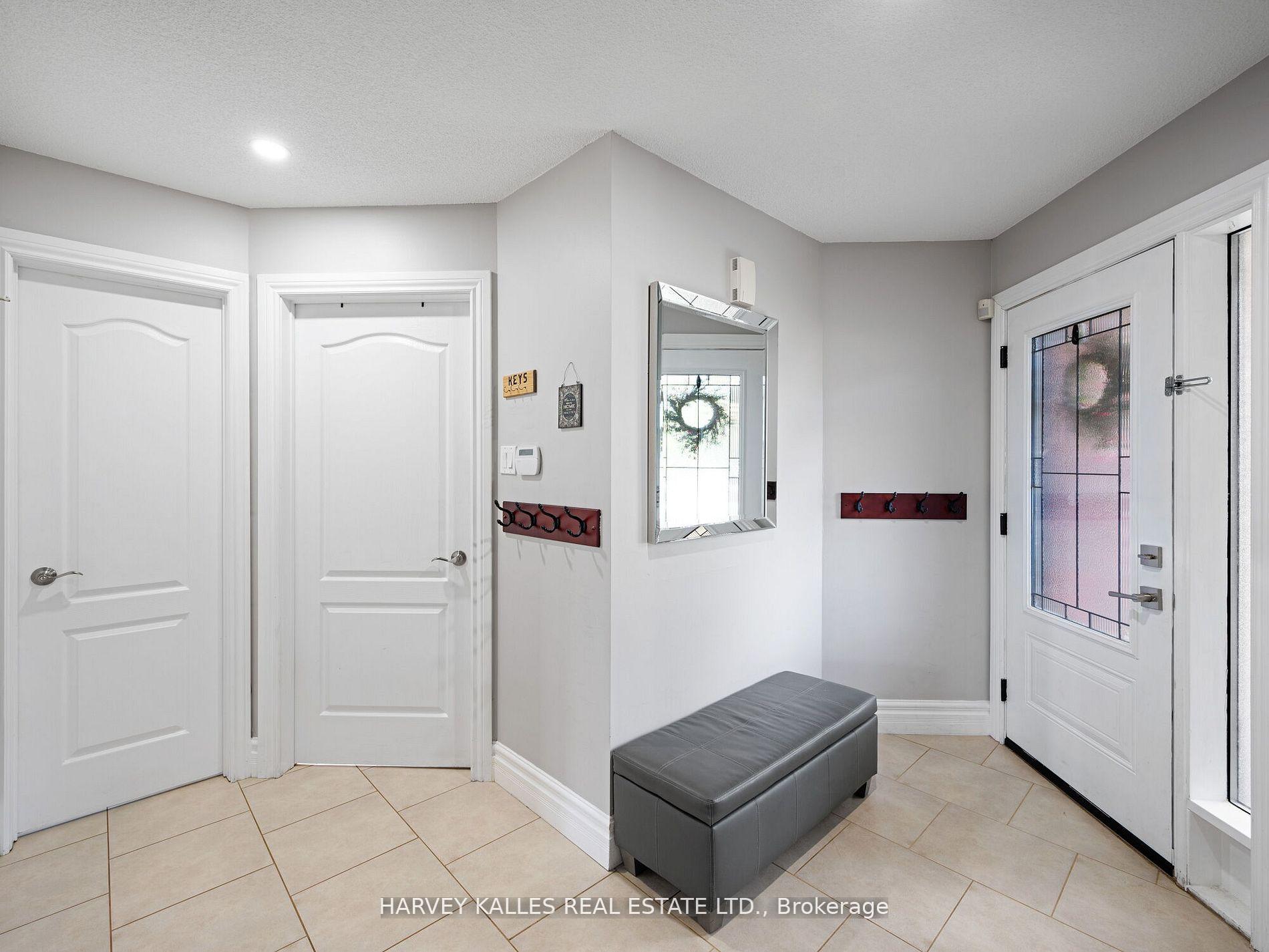 Photo 4 of 146 Veneto Drive, Vaughan, Vaughan Grove — HOMEH
