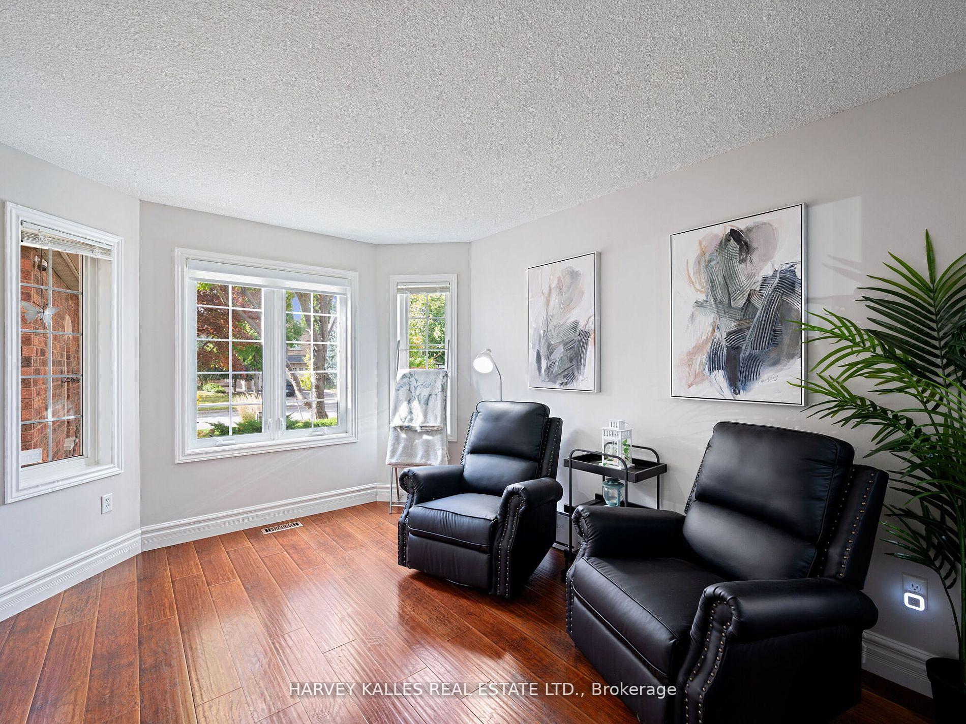 Photo 6 of 146 Veneto Drive, Vaughan, Vaughan Grove — HOMEH
