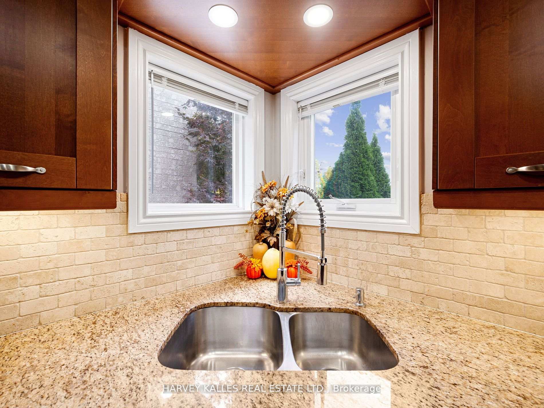 Photo 14 of 146 Veneto Drive, Vaughan, Vaughan Grove — HOMEH