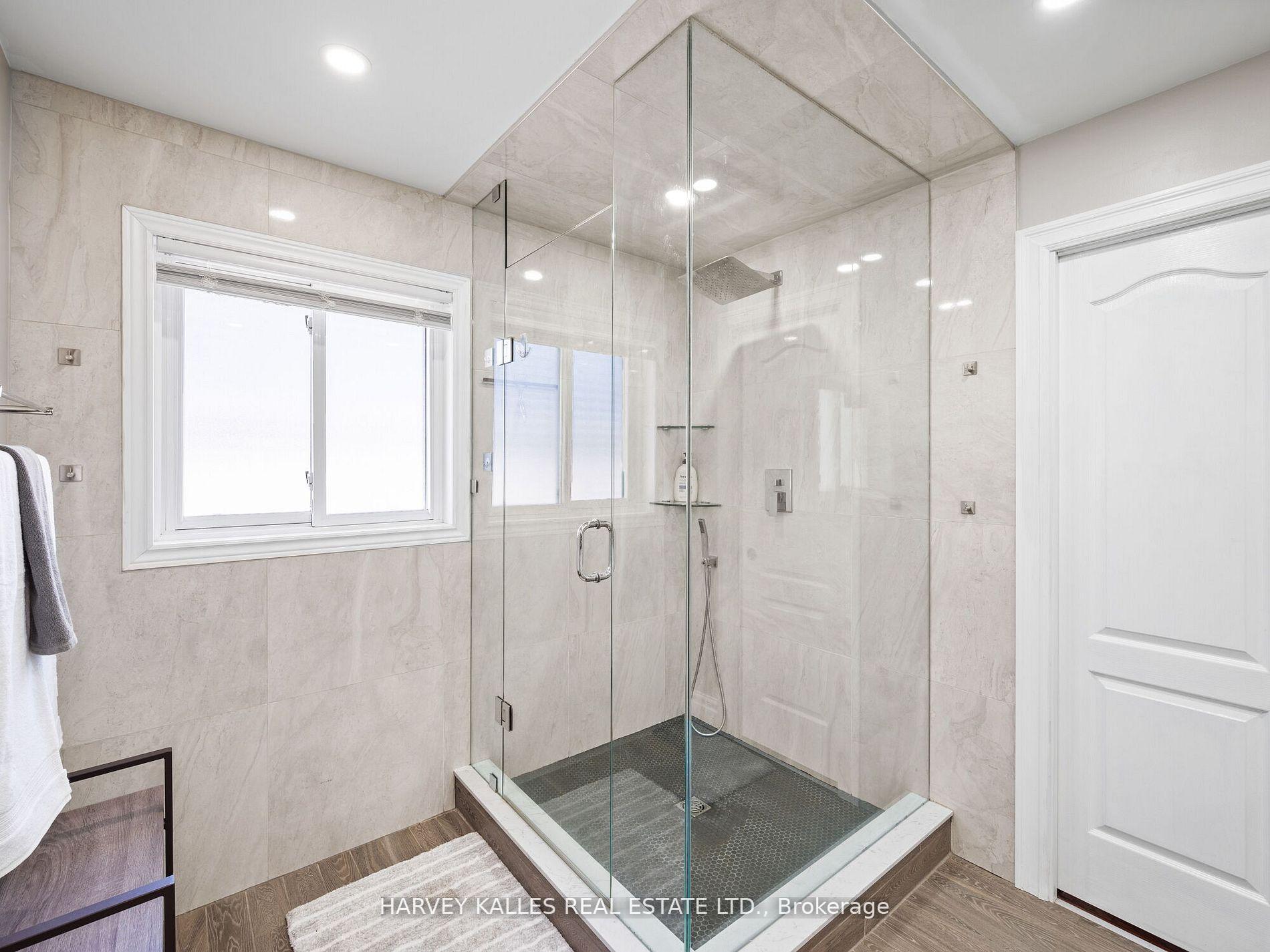 Photo 25 of 146 Veneto Drive, Vaughan, Vaughan Grove — HOMEH
