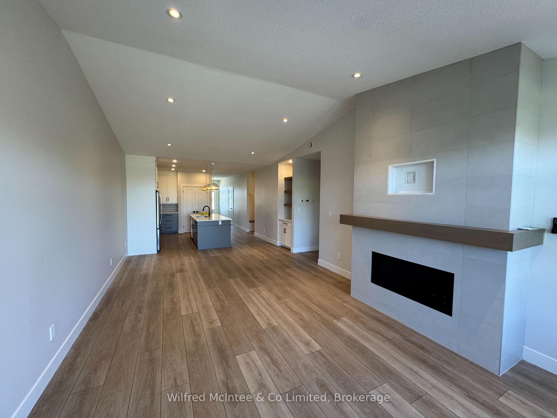 Photo 4 of 106 Irishwood Lane, Brockton — HOMEH