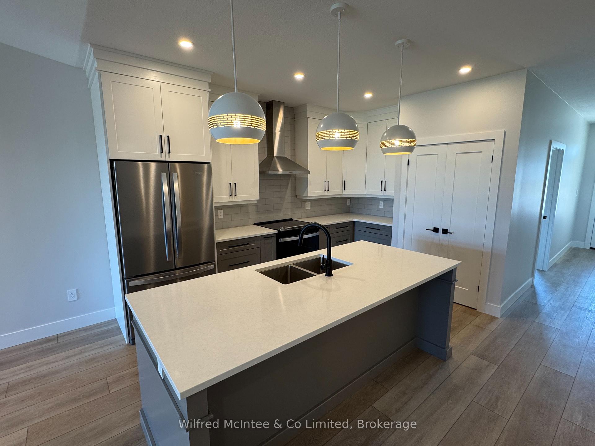 Photo 5 of 106 Irishwood Lane, Brockton — HOMEH