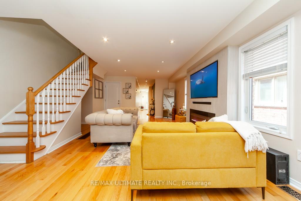 Photo 3 of 58 Coranto Way, Vaughan, Vellore Village — HOMEH