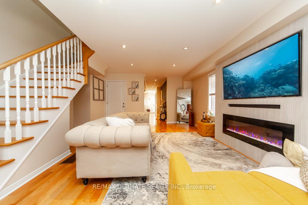 Photo 4 of 58 Coranto Way, Vaughan, Vellore Village — HOMEH