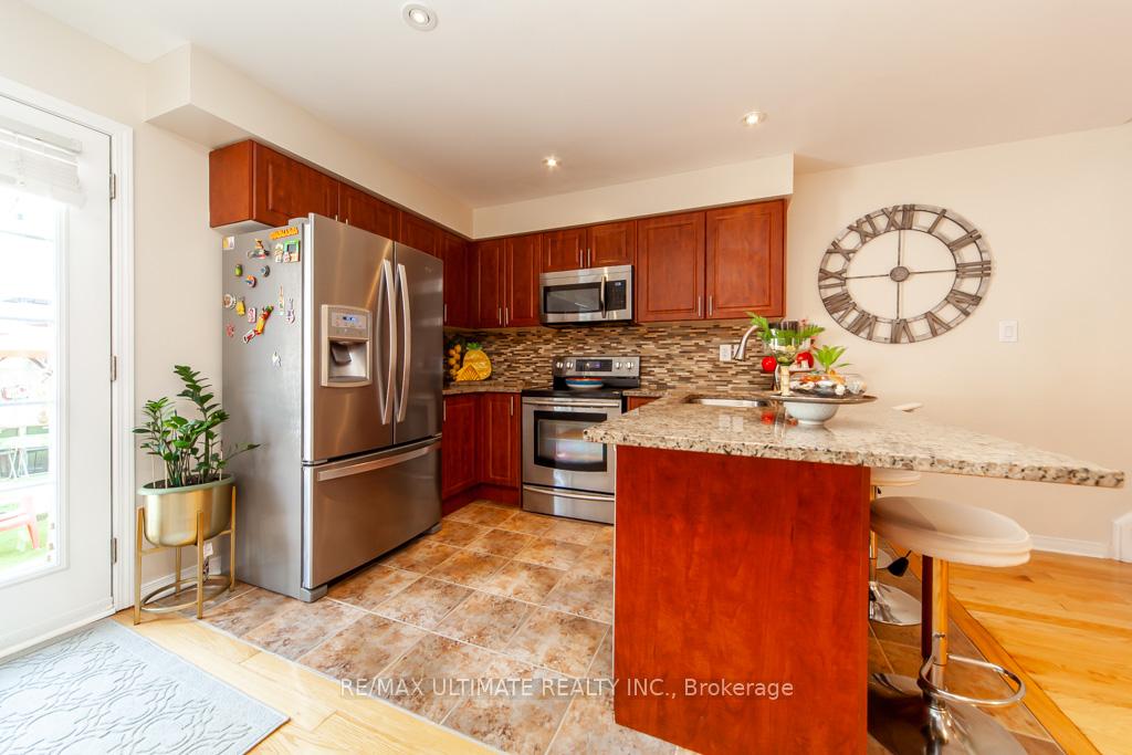 Photo 10 of 58 Coranto Way, Vaughan, Vellore Village — HOMEH