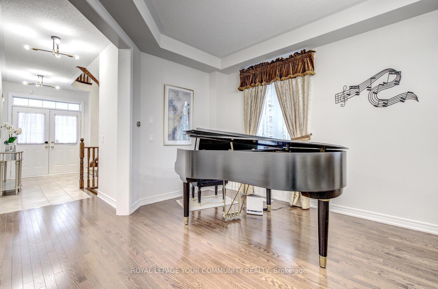 Photo 3 of 62 Edison Place, Vaughan, Patterson — HOMEH
