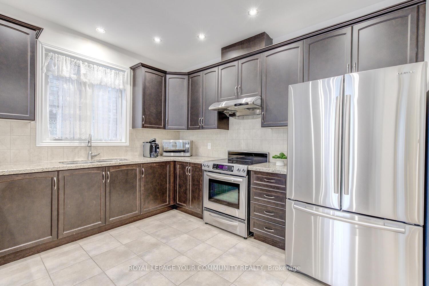 Photo 11 of 62 Edison Place, Vaughan, Patterson — HOMEH
