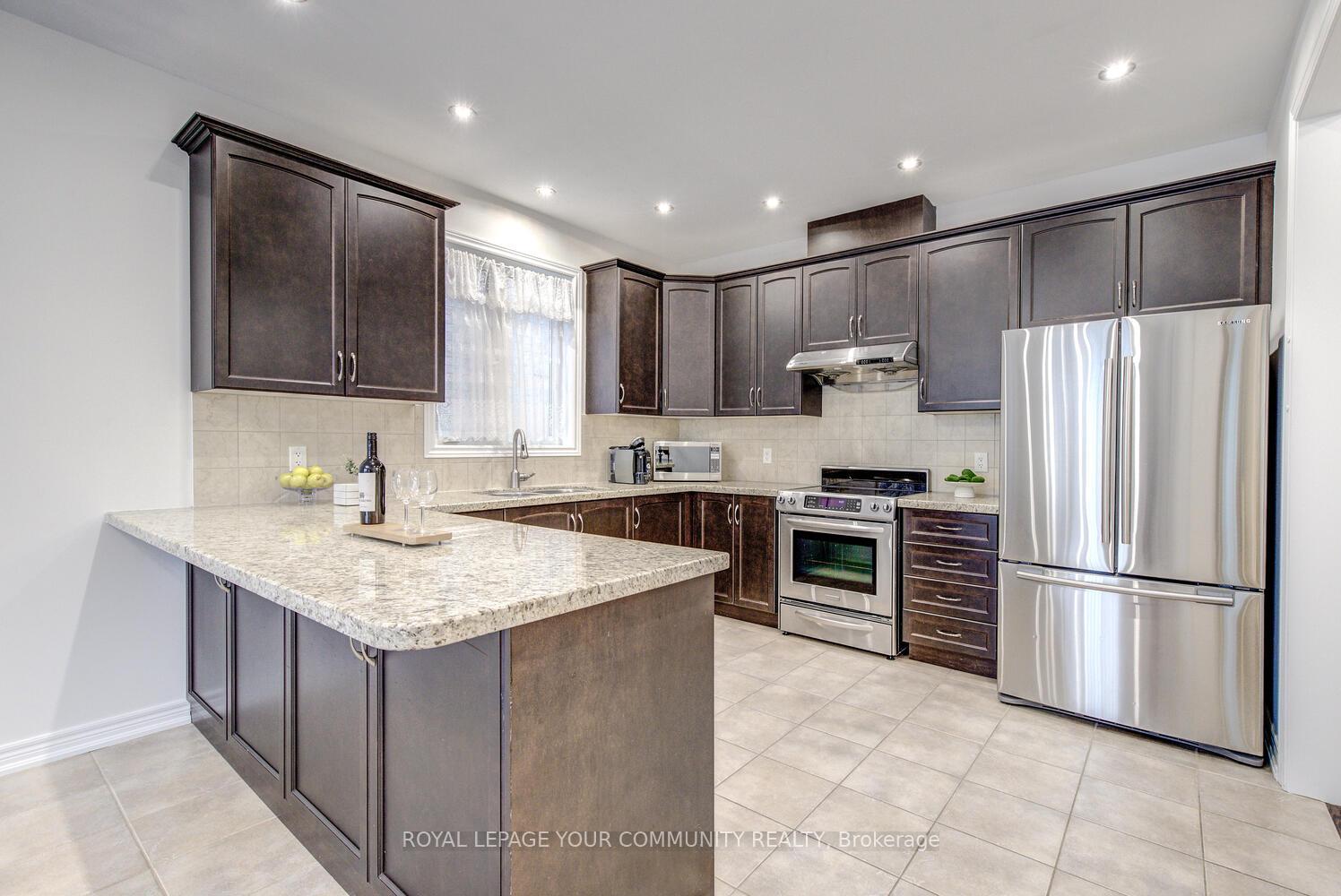 Photo 12 of 62 Edison Place, Vaughan, Patterson — HOMEH