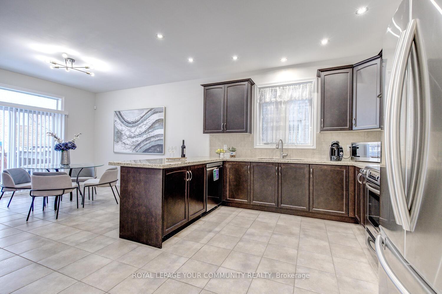 Photo 13 of 62 Edison Place, Vaughan, Patterson — HOMEH
