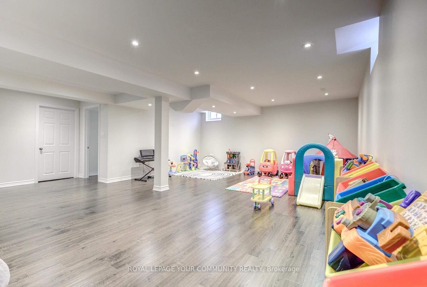 Photo 51 of 62 Edison Place, Vaughan, Patterson — HOMEH