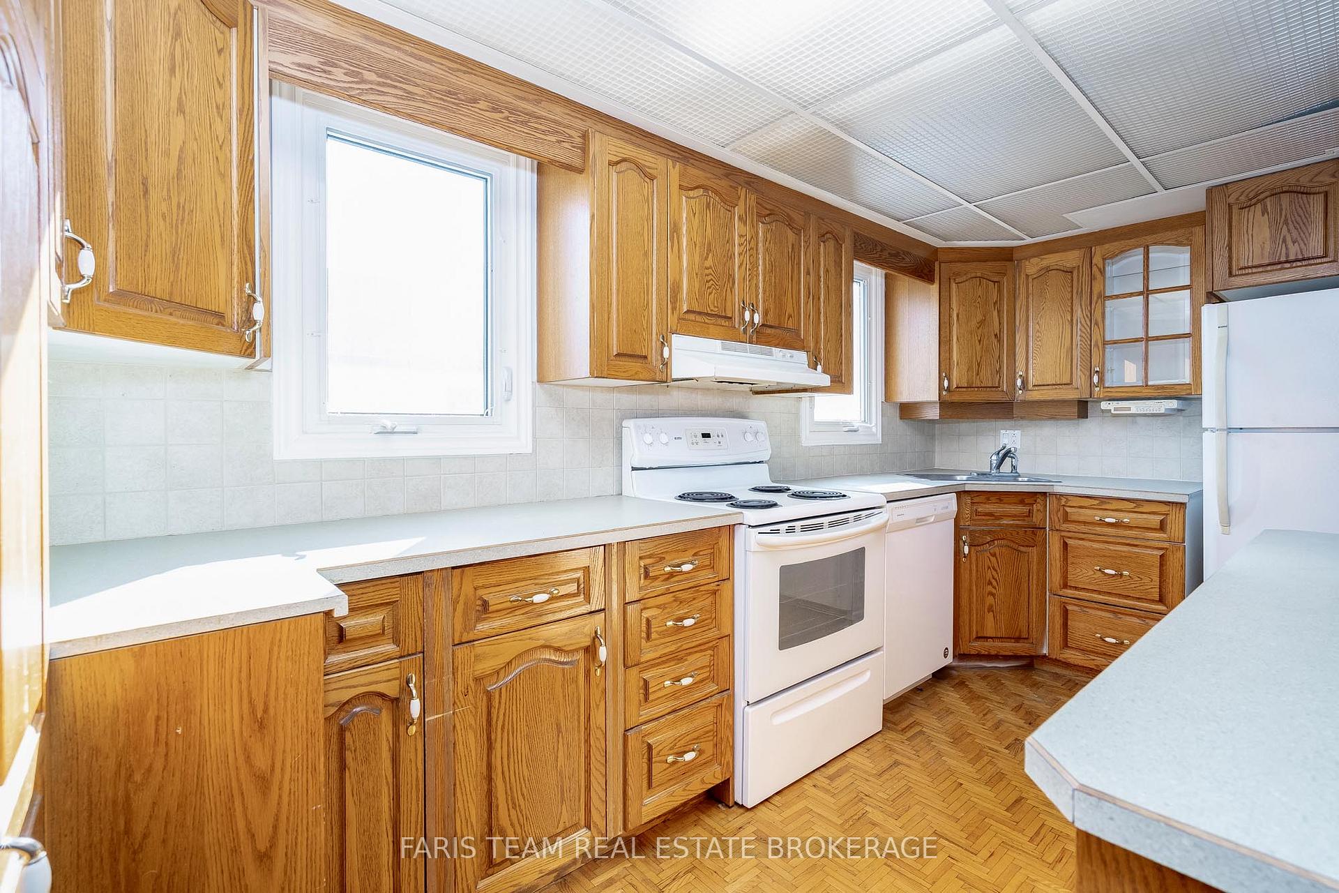 Photo 9 of 31 Napier Street, Barrie, Codrington — HOMEH