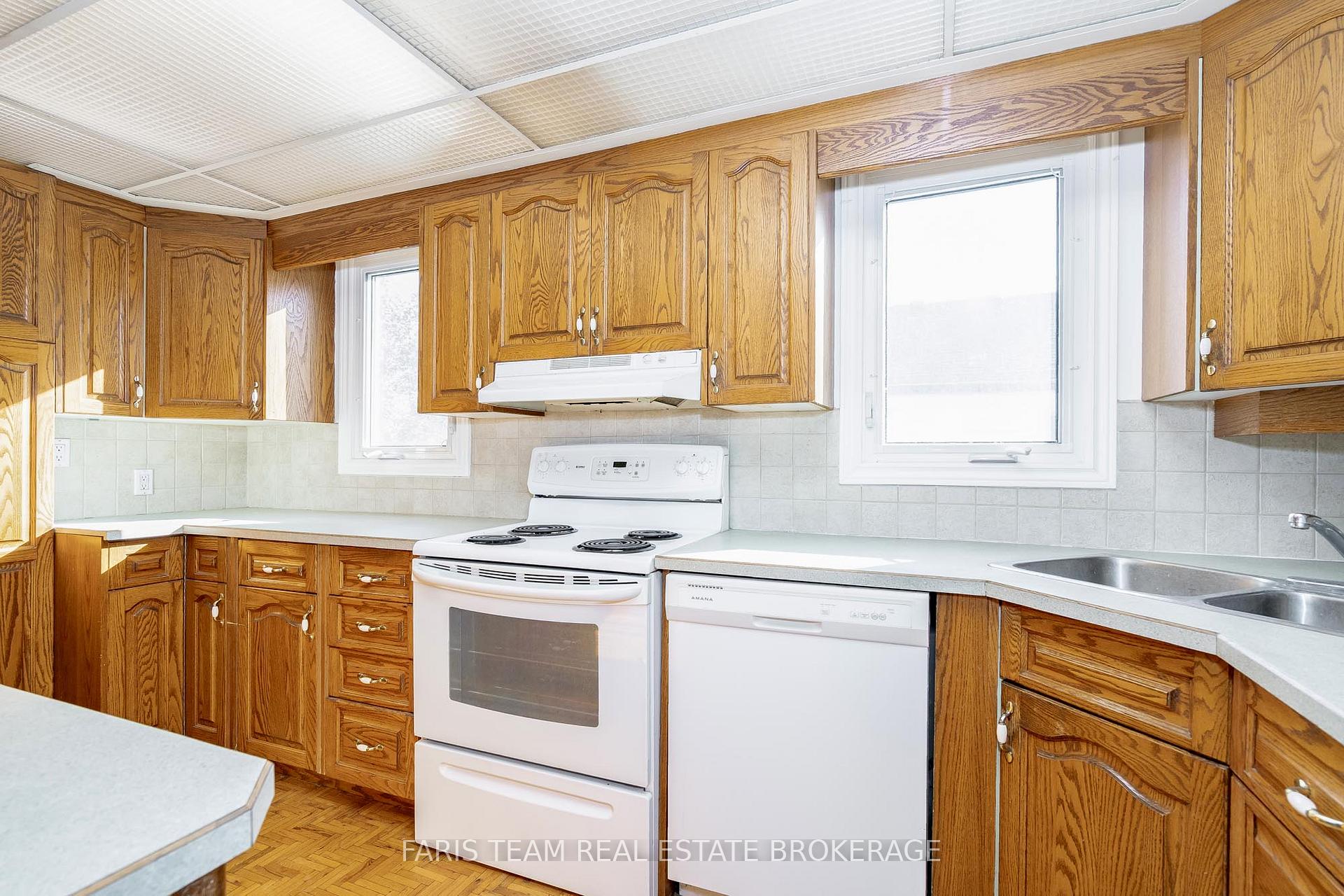 Photo 8 of 31 Napier Street, Barrie, Codrington — HOMEH