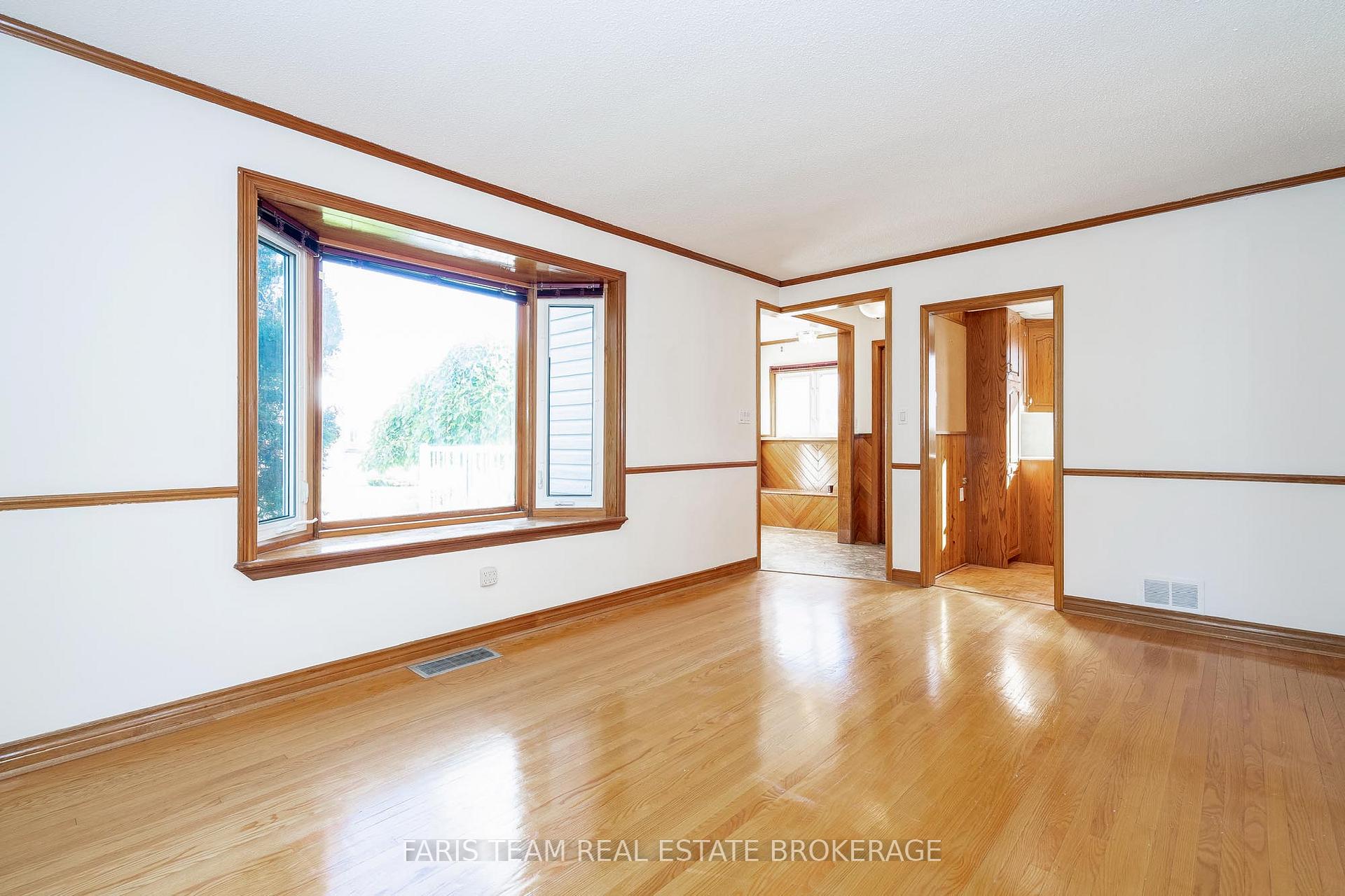 Photo 16 of 31 Napier Street, Barrie, Codrington — HOMEH