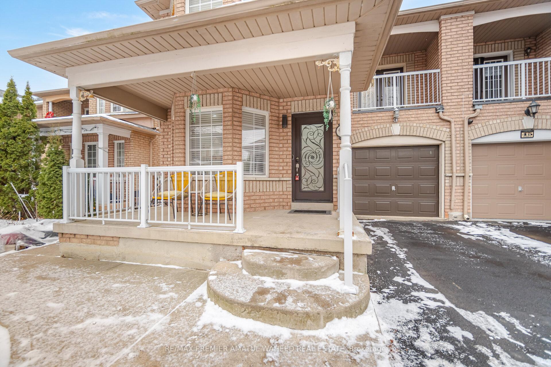 Photo 2 of 43 Windward Crescent, Vaughan, Vellore Village — HOMEH