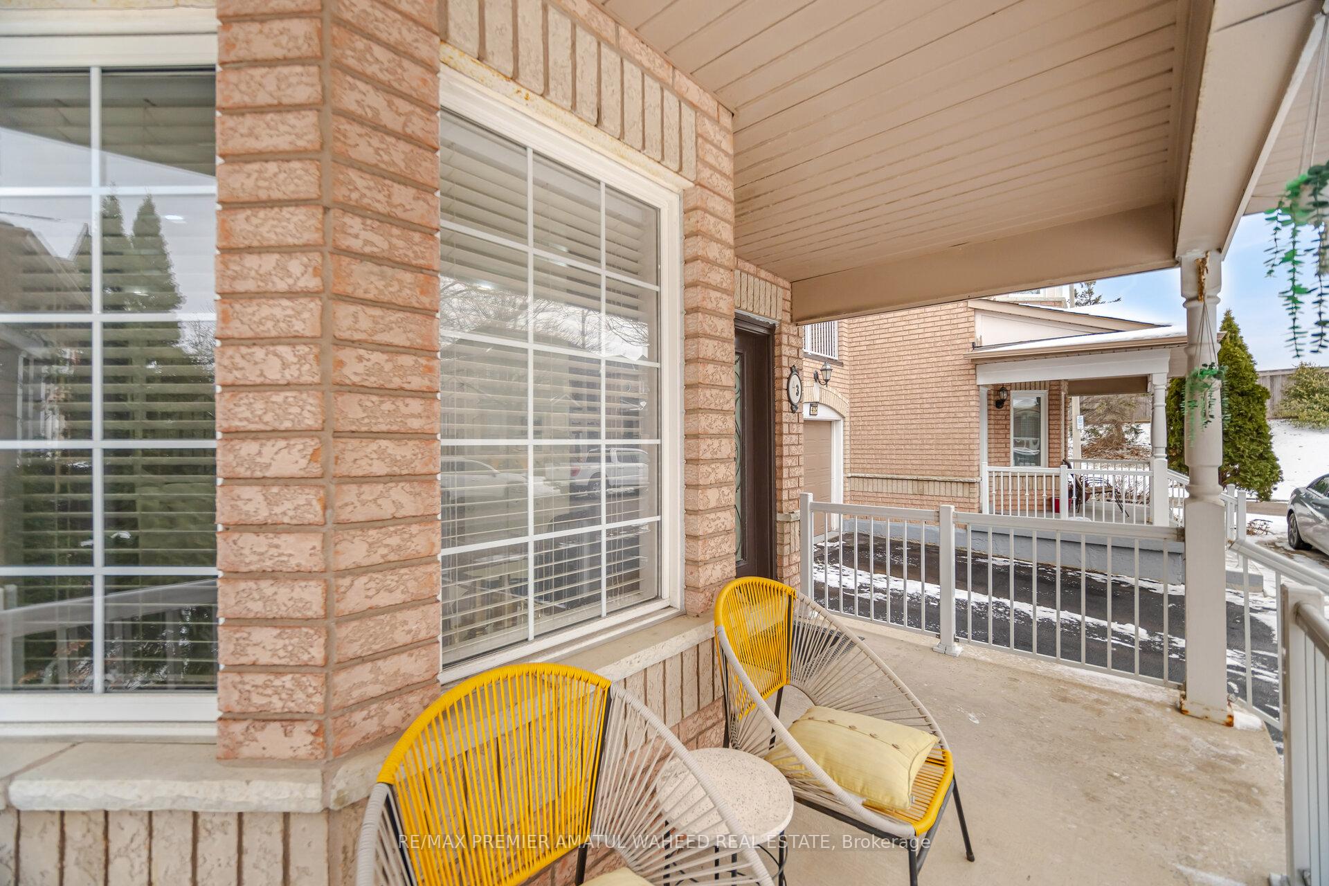 Photo 3 of 43 Windward Crescent, Vaughan, Vellore Village — HOMEH