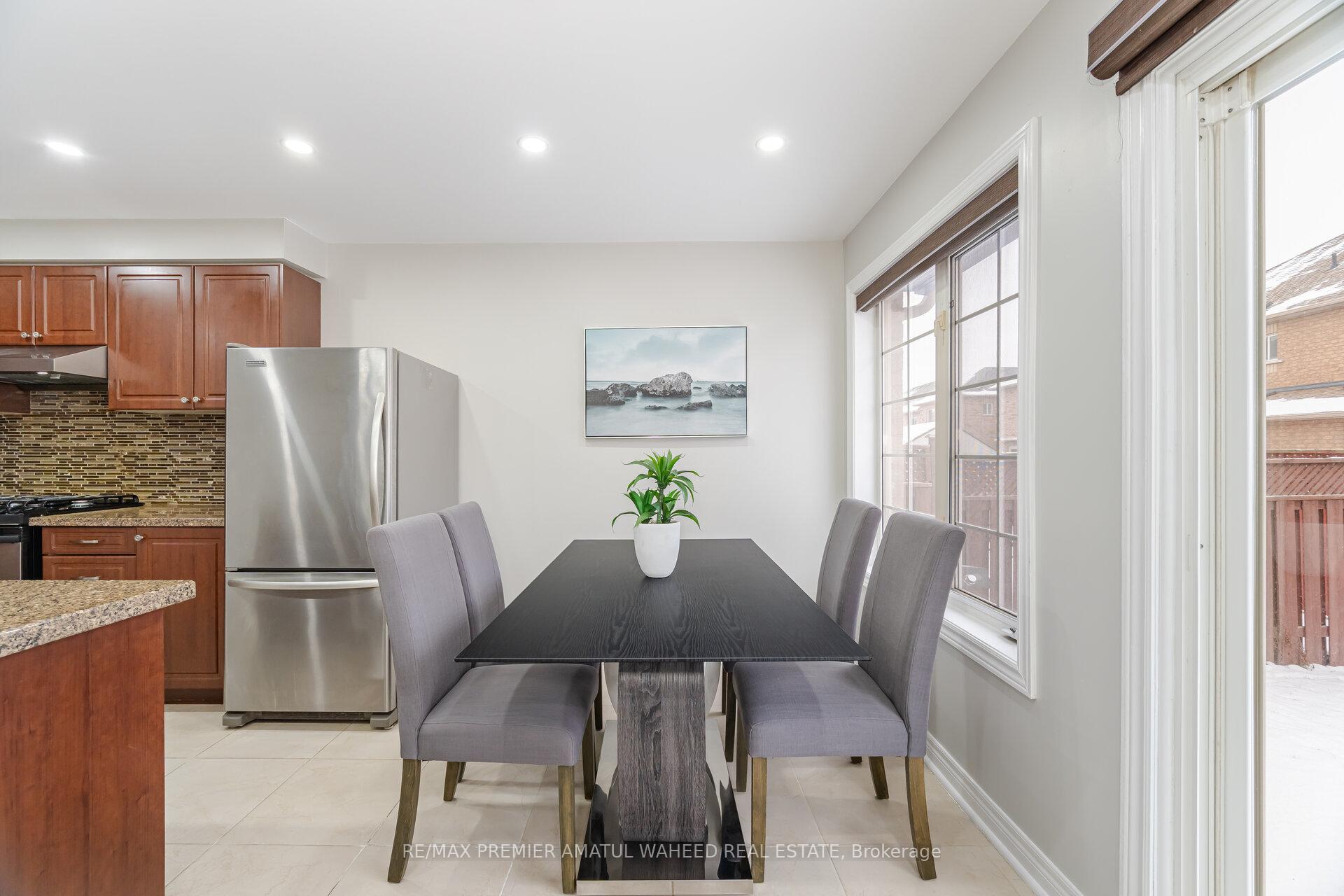 Photo 10 of 43 Windward Crescent, Vaughan, Vellore Village — HOMEH