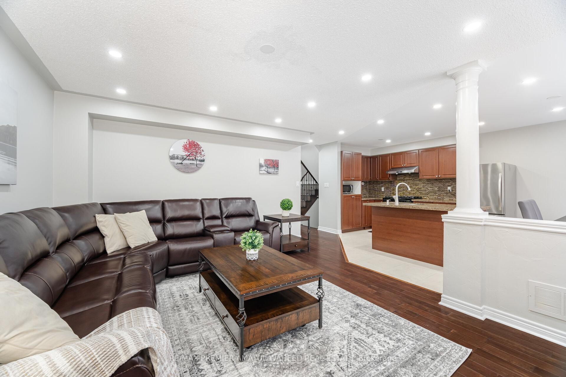 Photo 12 of 43 Windward Crescent, Vaughan, Vellore Village — HOMEH