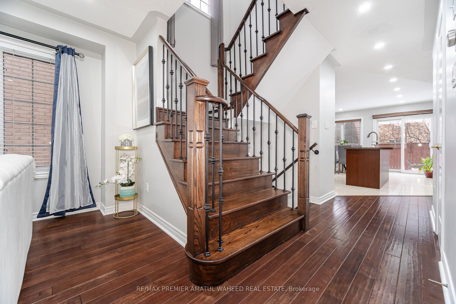 Photo 16 of 43 Windward Crescent, Vaughan, Vellore Village — HOMEH