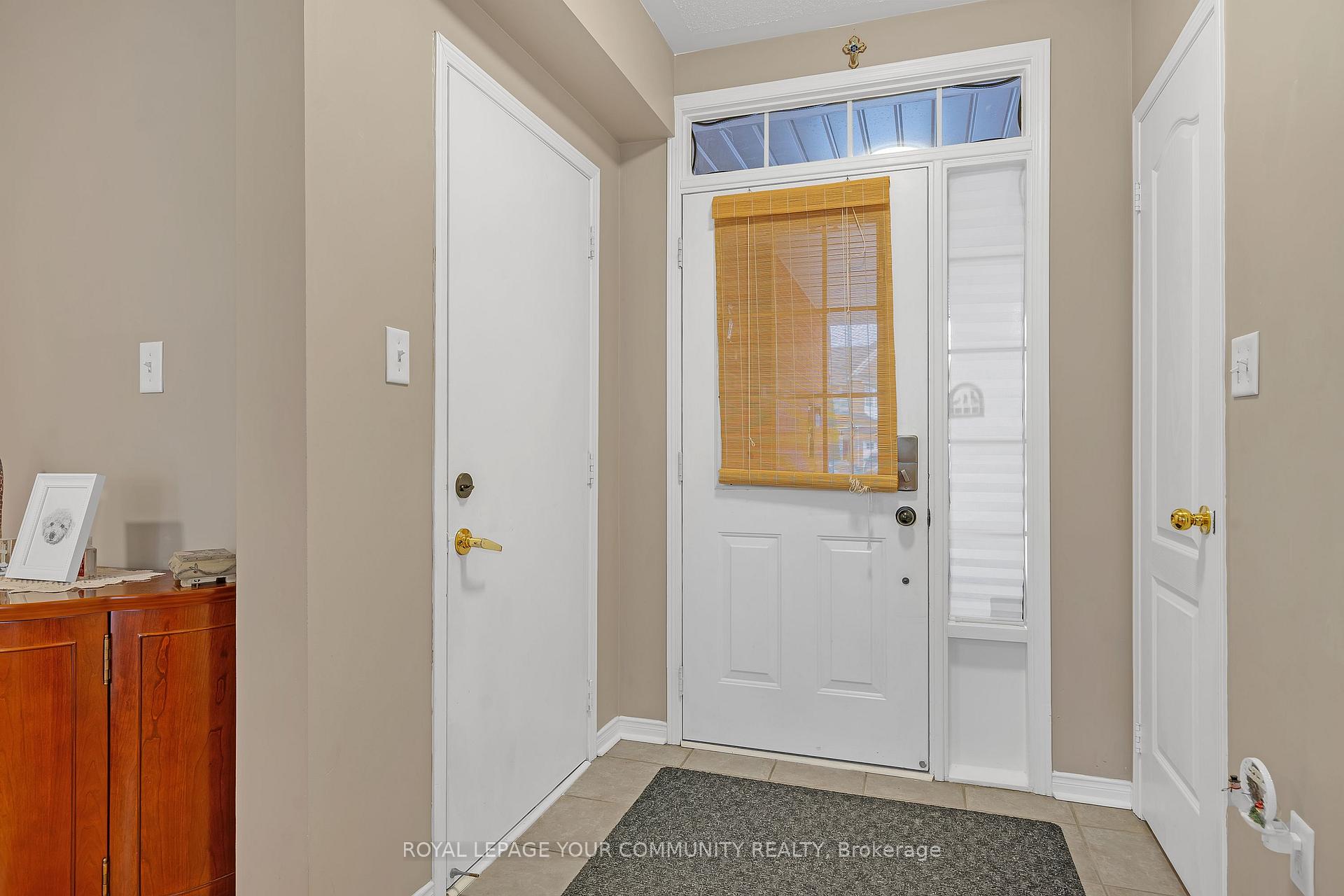 Photo 2 of 28 Haymer Drive, Vaughan, Maple — HOMEH