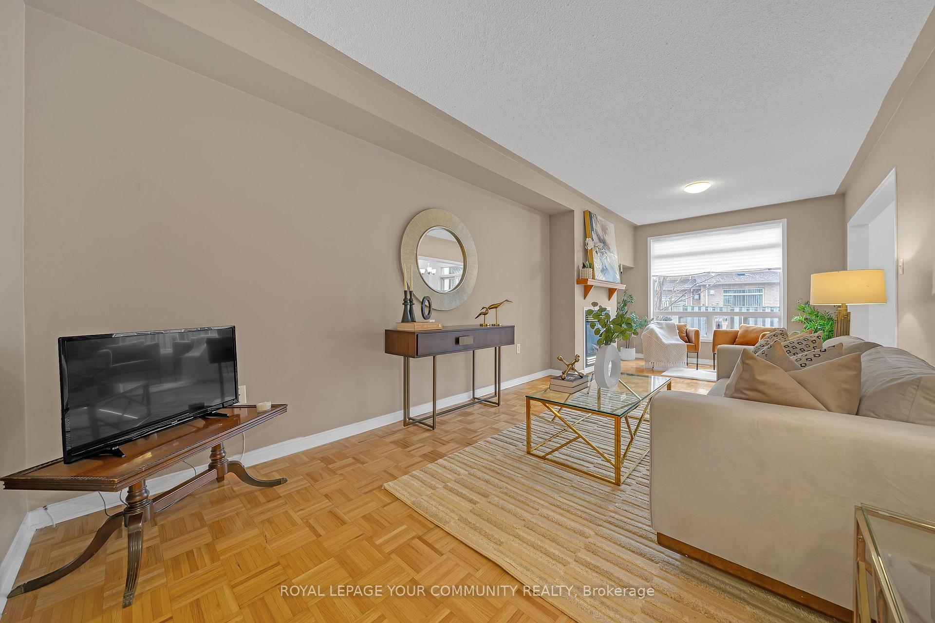Photo 4 of 28 Haymer Drive, Vaughan, Maple — HOMEH