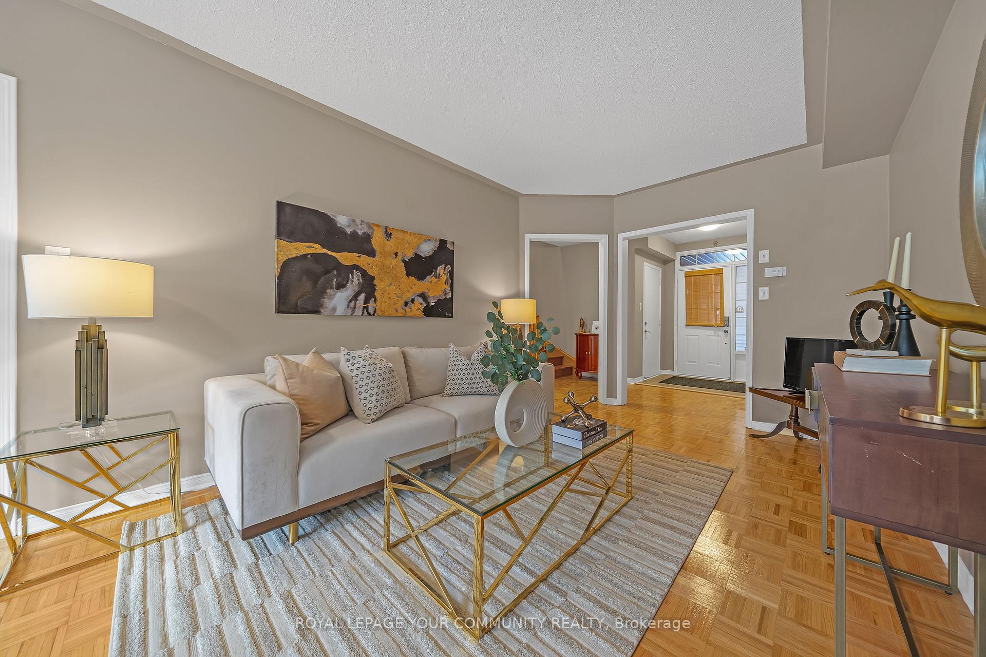 Photo 5 of 28 Haymer Drive, Vaughan, Maple — HOMEH