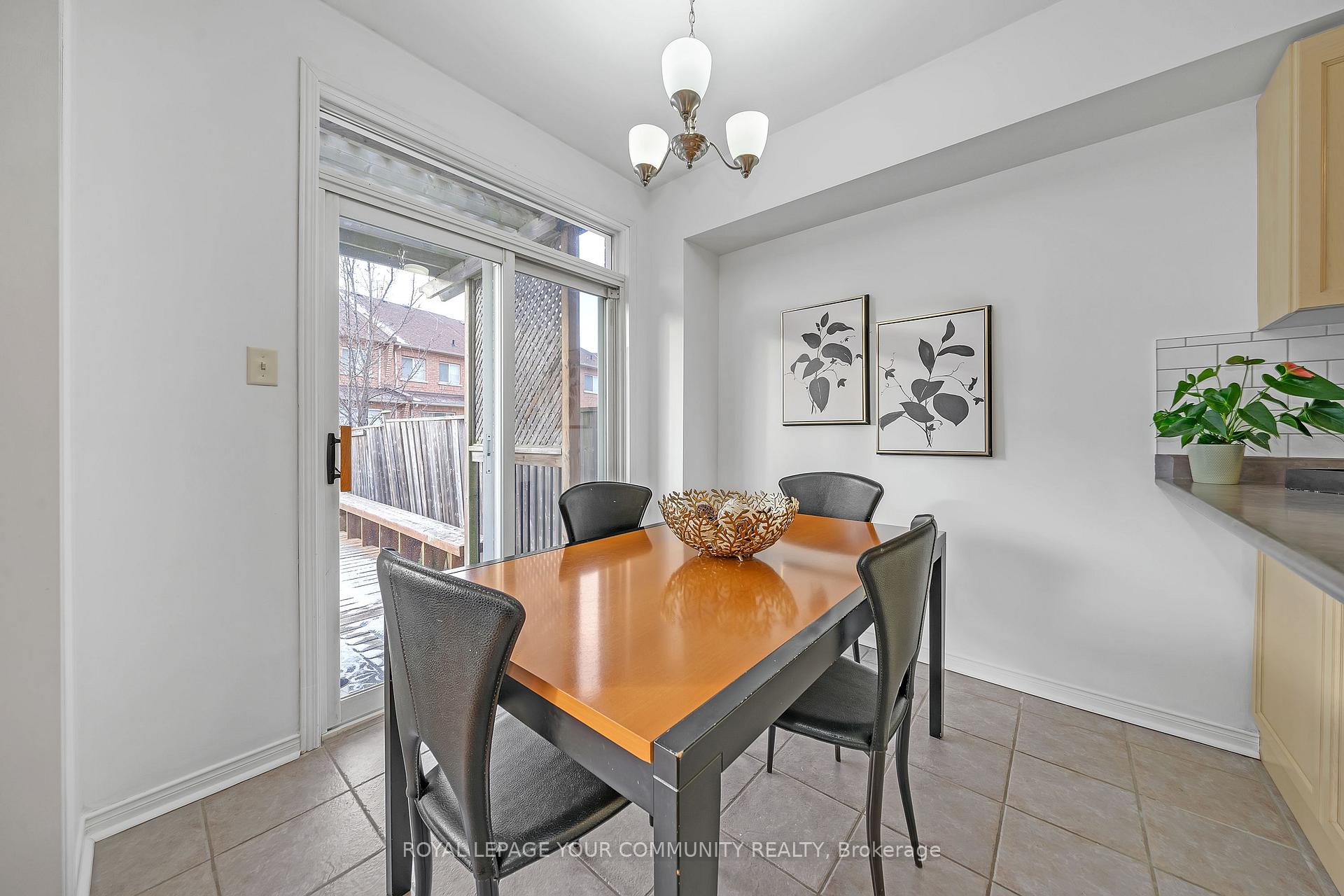 Photo 9 of 28 Haymer Drive, Vaughan, Maple — HOMEH