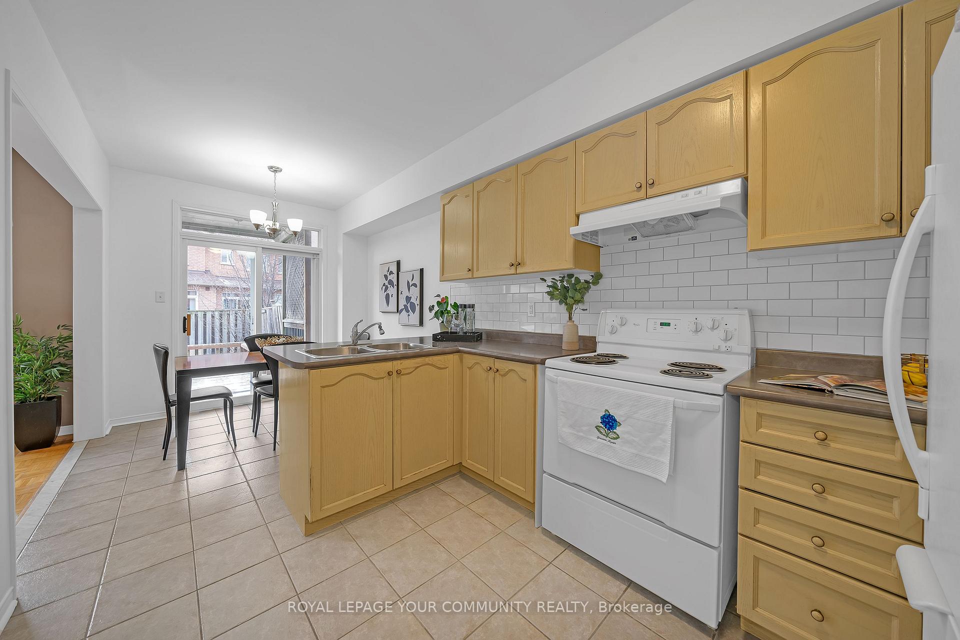 Photo 11 of 28 Haymer Drive, Vaughan, Maple — HOMEH