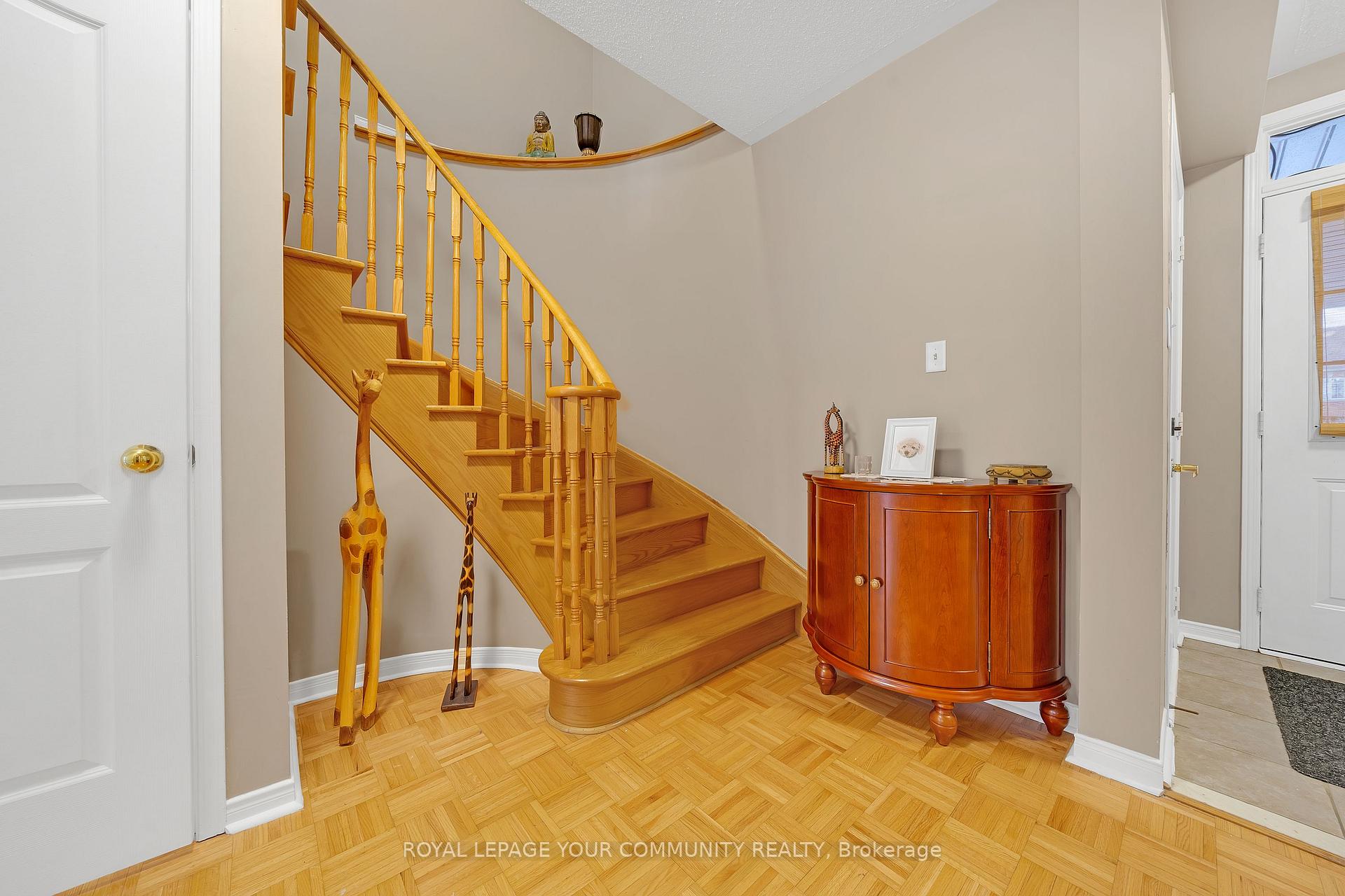 Photo 12 of 28 Haymer Drive, Vaughan, Maple — HOMEH