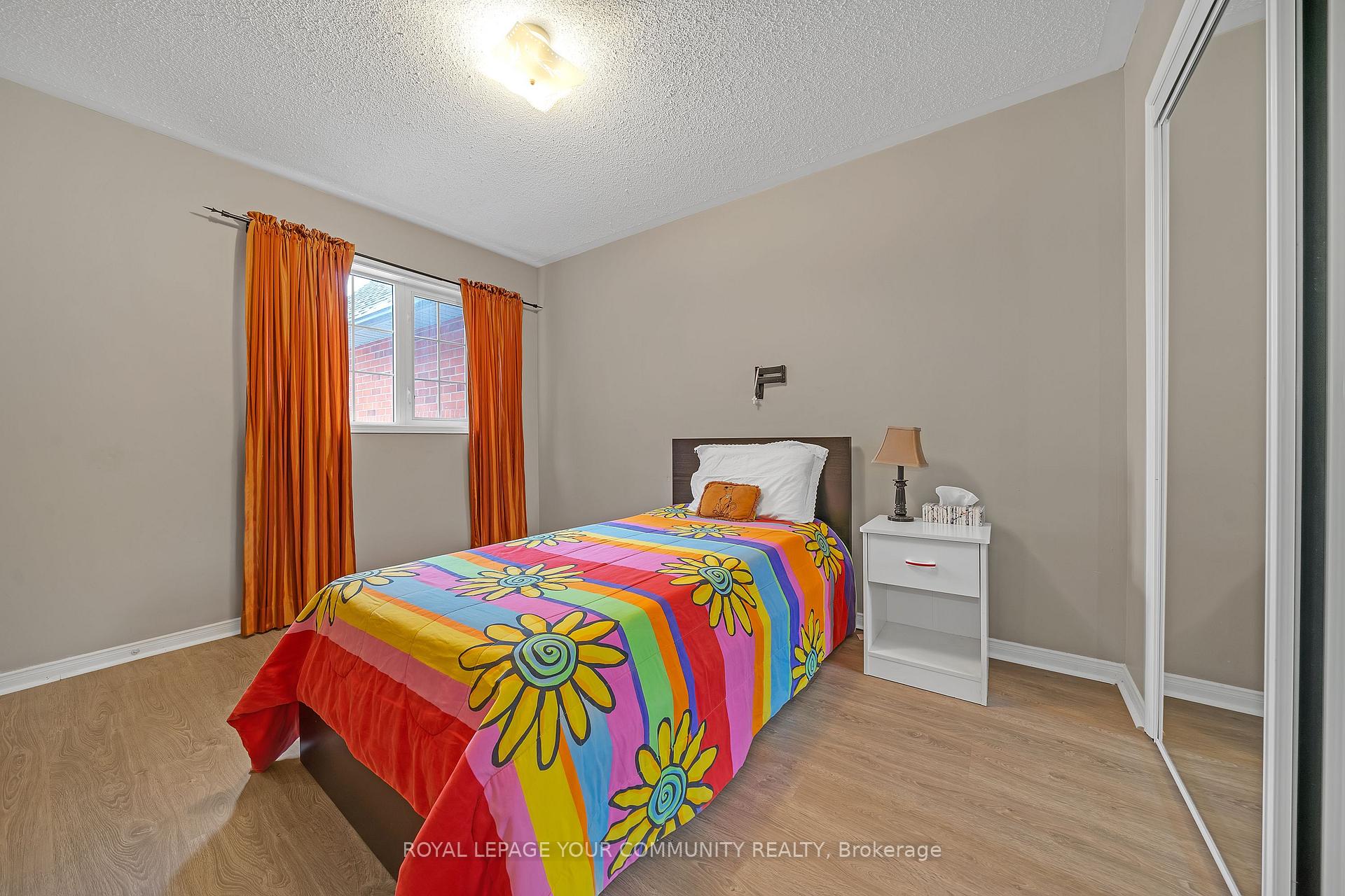 Photo 15 of 28 Haymer Drive, Vaughan, Maple — HOMEH