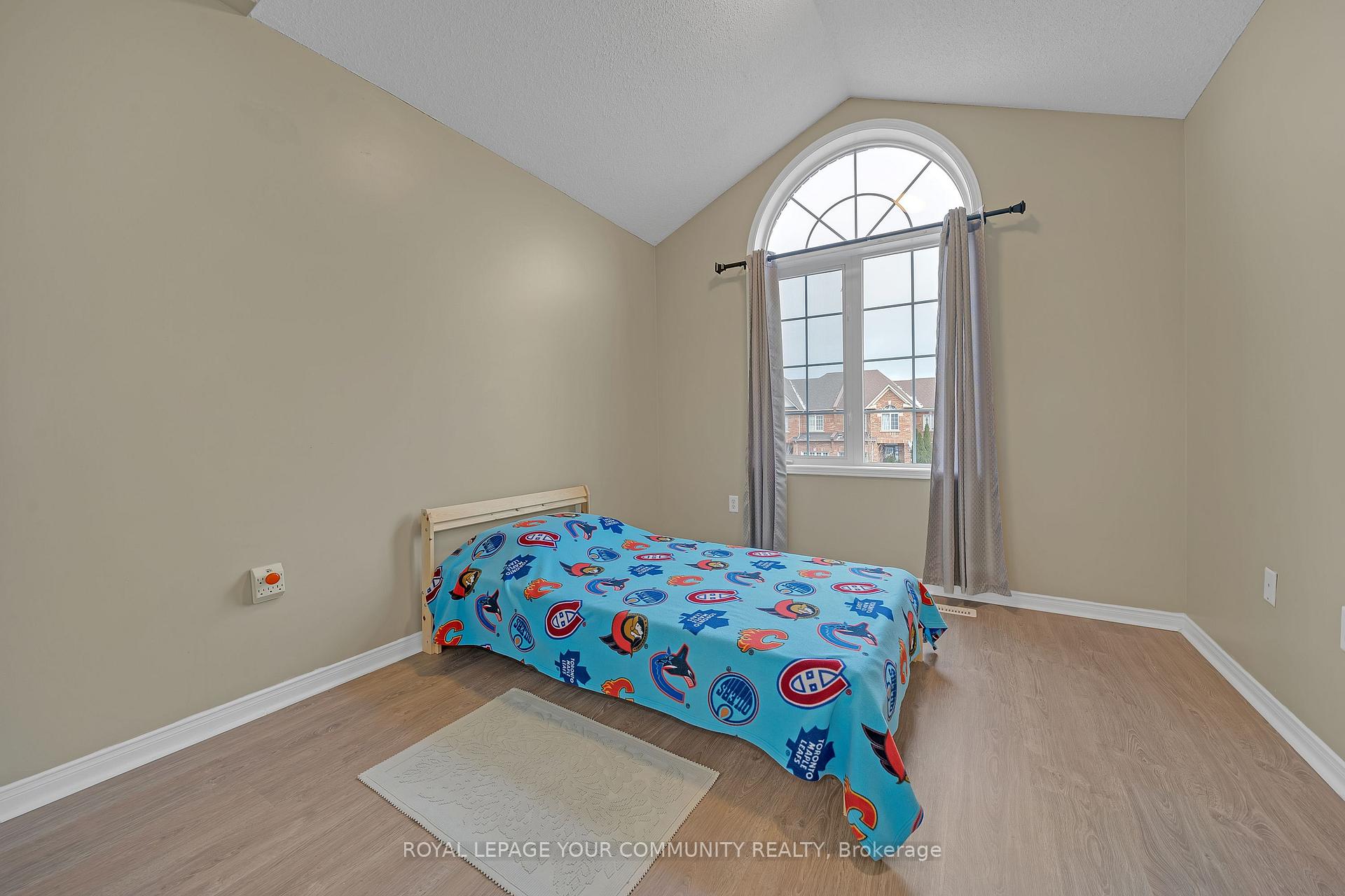 Photo 16 of 28 Haymer Drive, Vaughan, Maple — HOMEH