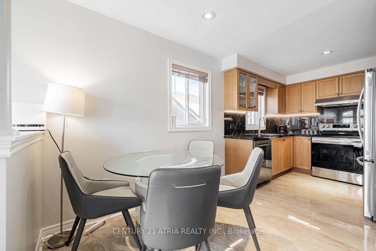 Photo 12 of 17 Macbride Crescent, Vaughan, Maple — HOMEH