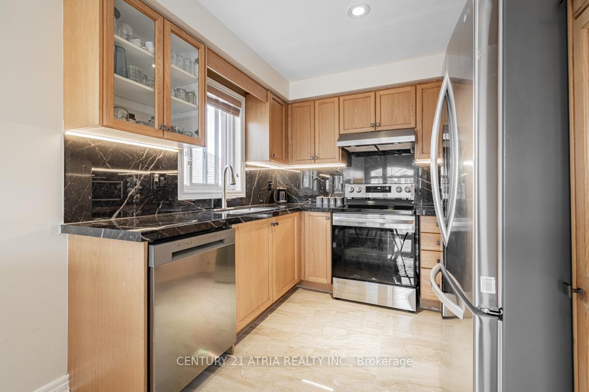 Photo 13 of 17 Macbride Crescent, Vaughan, Maple — HOMEH