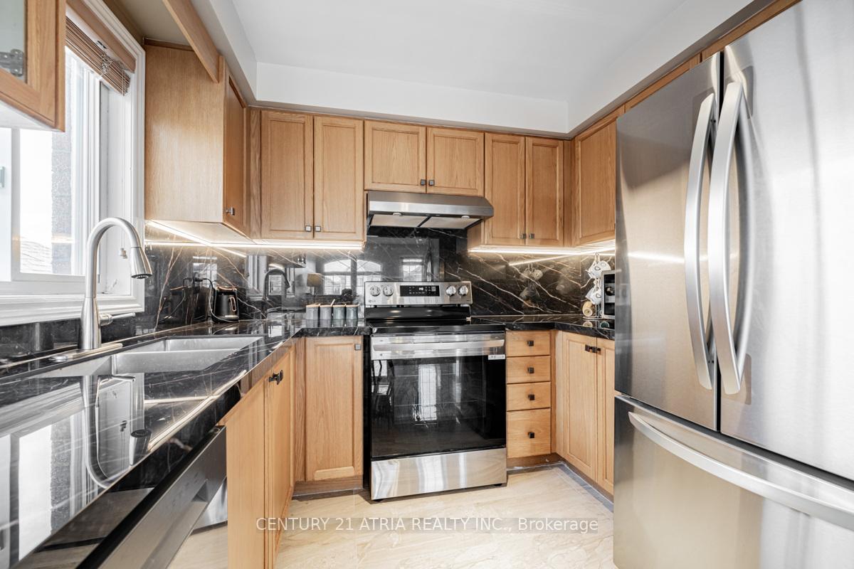 Photo 14 of 17 Macbride Crescent, Vaughan, Maple — HOMEH