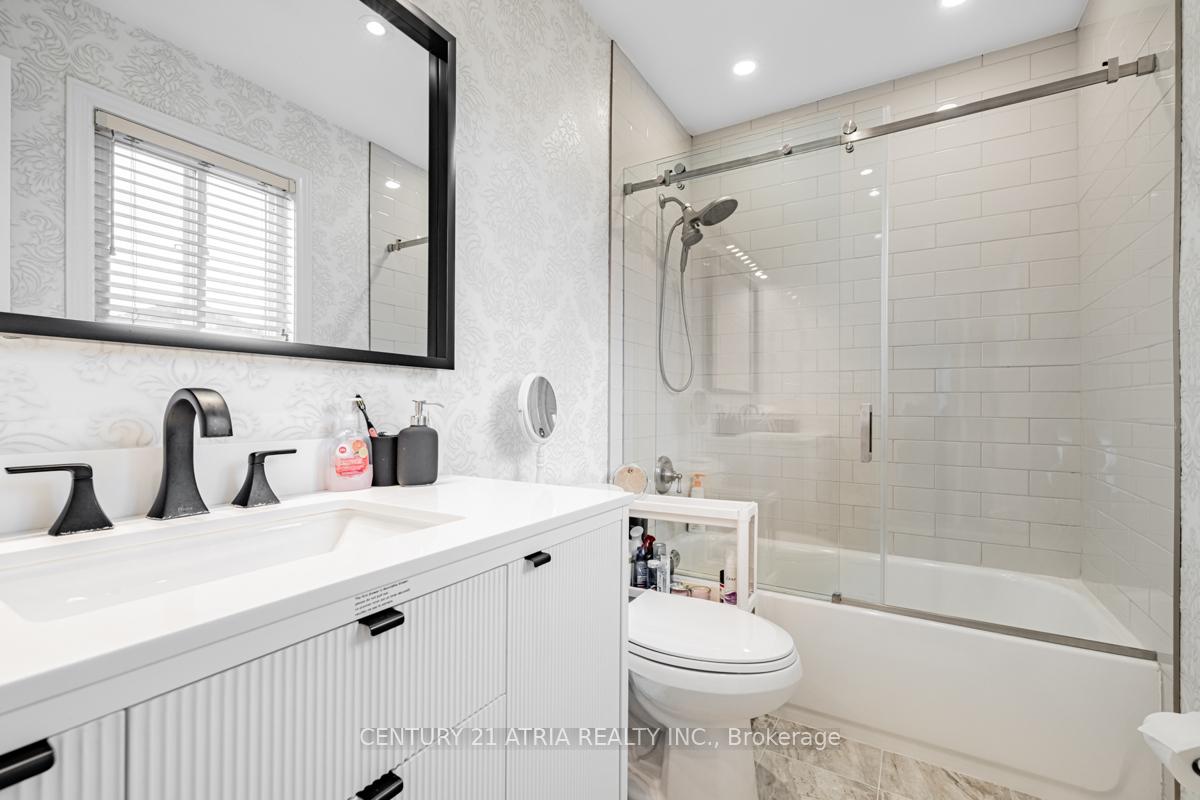 Photo 23 of 17 Macbride Crescent, Vaughan, Maple — HOMEH