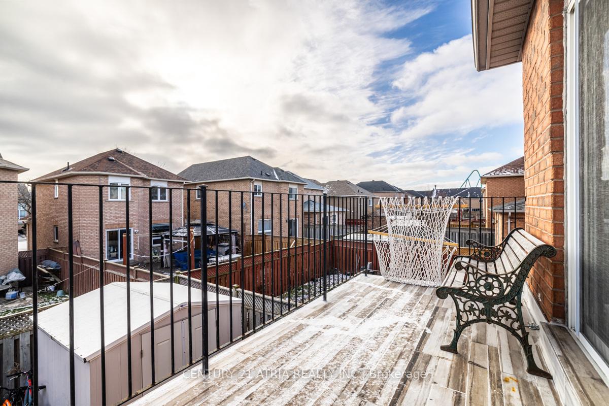 Photo 24 of 17 Macbride Crescent, Vaughan, Maple — HOMEH