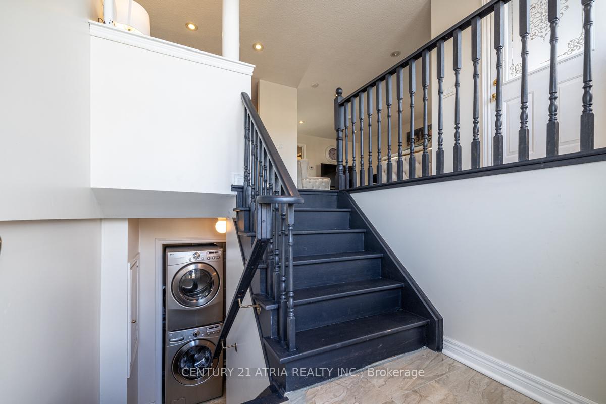 Photo 25 of 17 Macbride Crescent, Vaughan, Maple — HOMEH