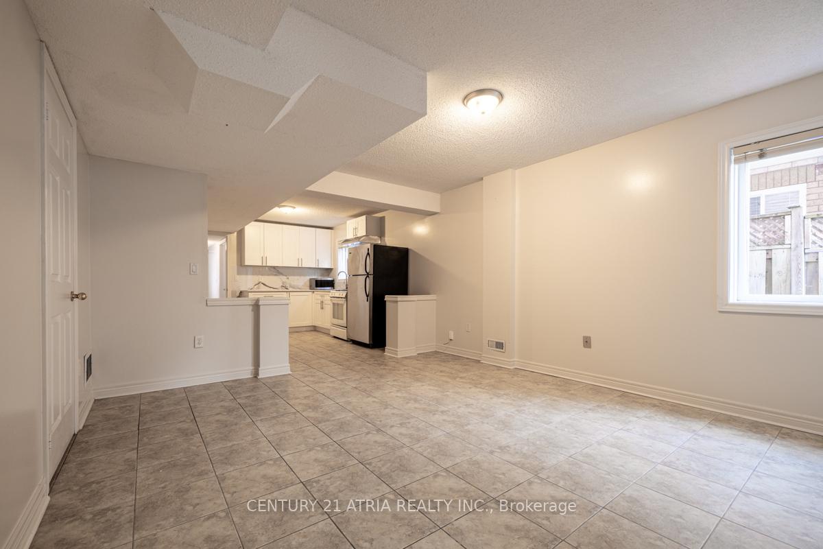 Photo 29 of 17 Macbride Crescent, Vaughan, Maple — HOMEH