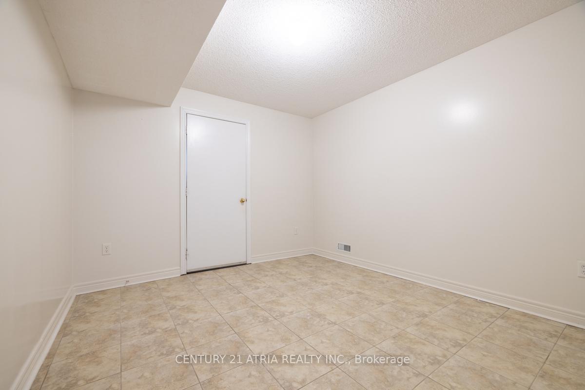 Photo 33 of 17 Macbride Crescent, Vaughan, Maple — HOMEH