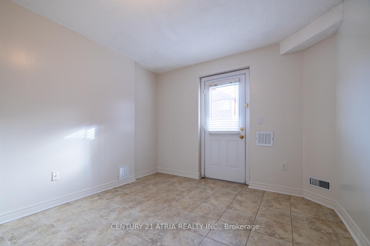 Photo 34 of 17 Macbride Crescent, Vaughan, Maple — HOMEH