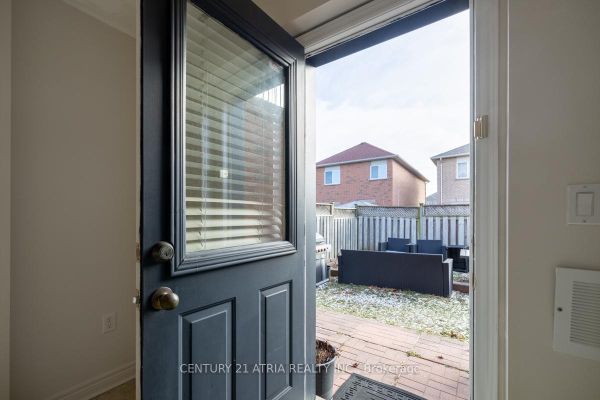 Photo 35 of 17 Macbride Crescent, Vaughan, Maple — HOMEH