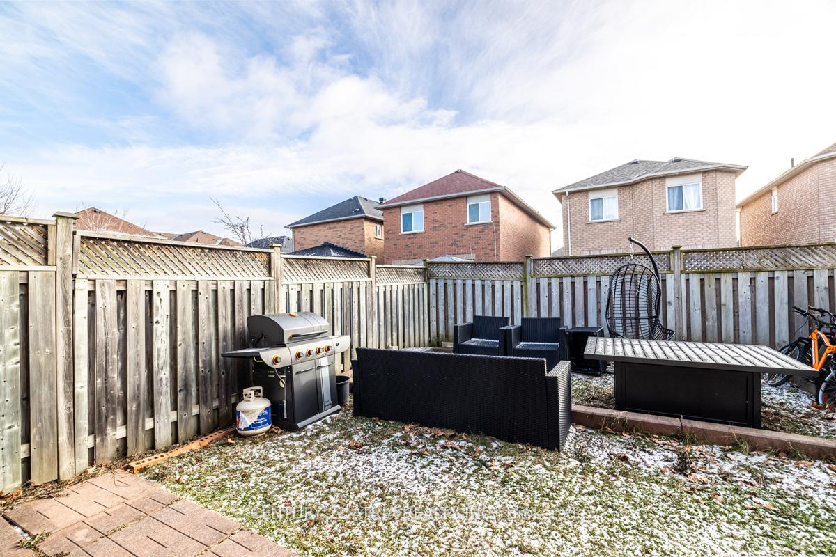 Photo 36 of 17 Macbride Crescent, Vaughan, Maple — HOMEH