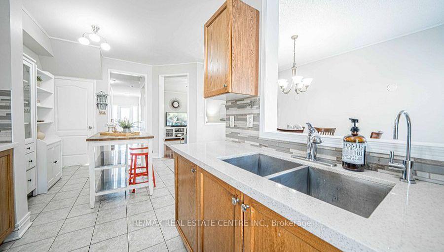 Photo 19 of 26 Marjoram Drive, Ajax, South East — HOMEH