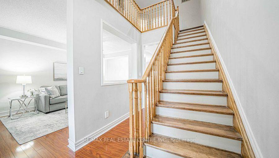Photo 18 of 26 Marjoram Drive, Ajax, South East — HOMEH